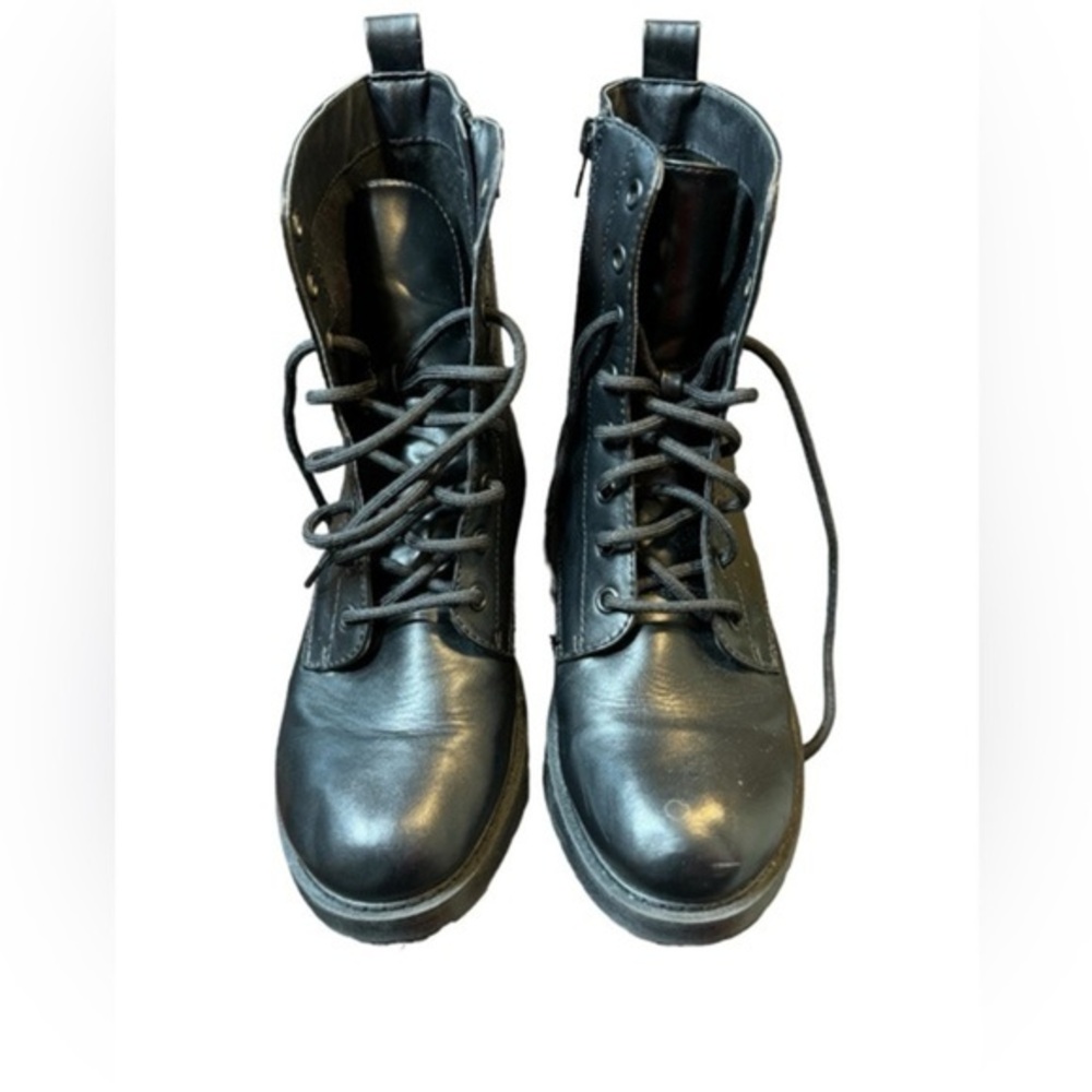 Wonder Nation combats boots